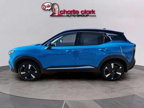 New 2026 Nissan Kicks SR FWD image 2