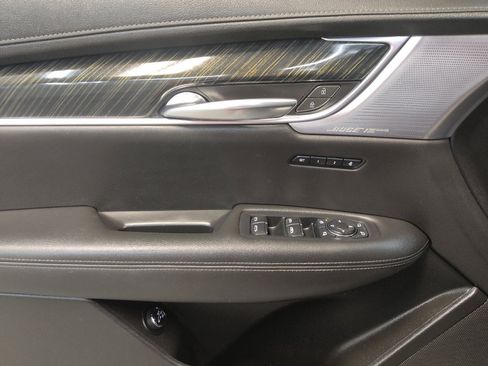 Used 2020 Cadillac XT6 Premium Luxury AWD/4WD image 27