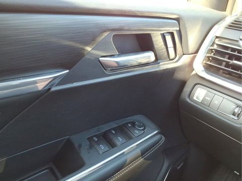 Used 2025 GMC Acadia Elevation FWD image 29