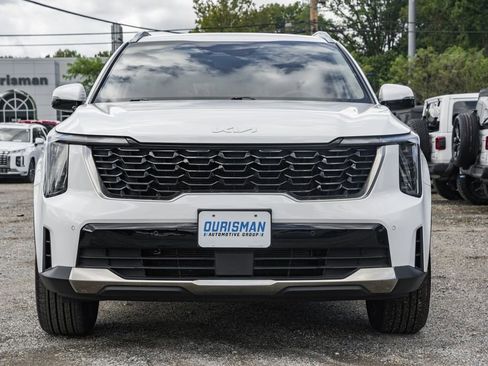 Used 2024 Kia Sorento S image 2