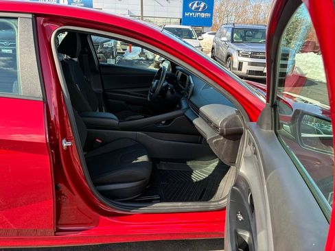 Used 2025 Hyundai Elantra Sport image 39