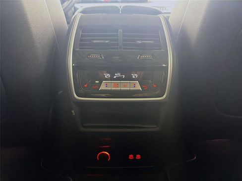 Used 2023 BMW X7 xDrive40i w/ Premium Package image 18