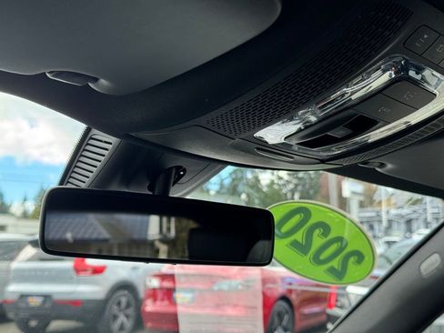 Used 2020 Mercedes-Benz GLB 250 4MATIC w/ Premium Package image 28