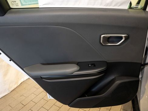 New 2025 Kia K4 LXS image 18