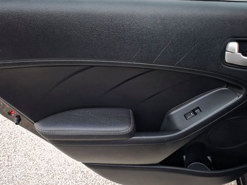 Used 2017 Kia Forte LX image 12