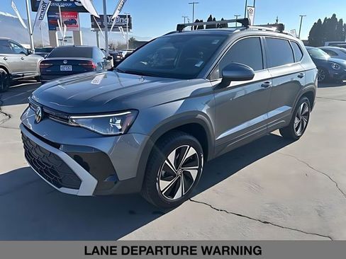 Used 2025 Volkswagen Taos SE AWD/4WD image 8