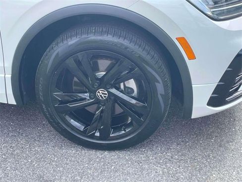 Used 2022 Volkswagen Tiguan SE R-Line image 9