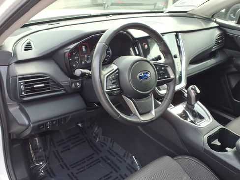 Used 2025 Subaru Outback Premium AWD/4WD image 17