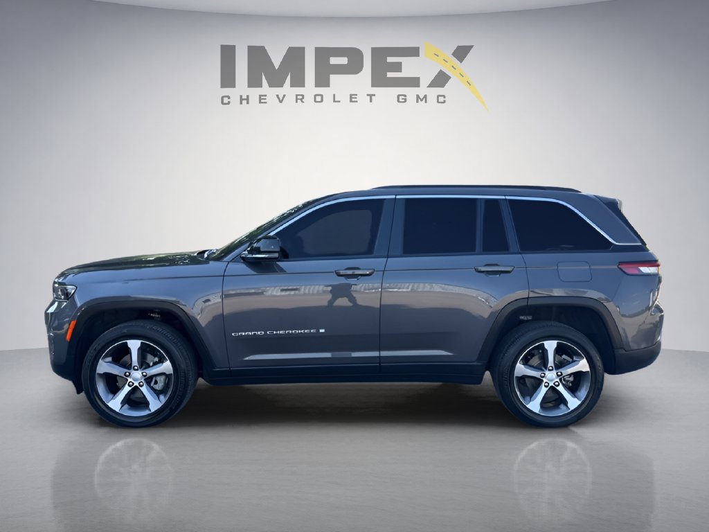 Used 2024 Jeep Grand Cherokee Limited AWD/4WD image 2