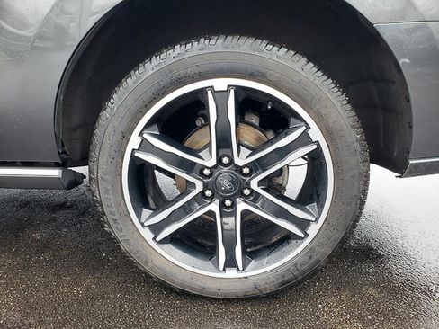 Used 2021 Ford Expedition Limited image 21