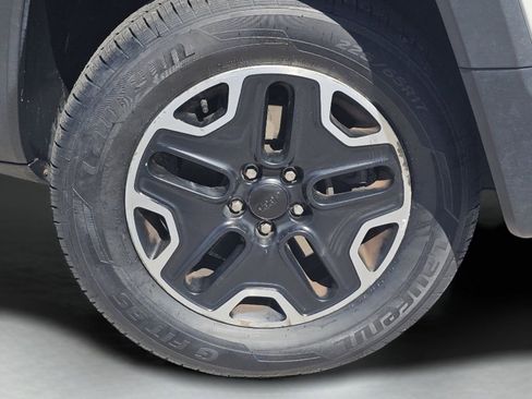 Used 2017 Jeep Renegade Trailhawk image 16