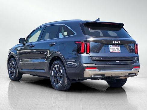 Used 2024 Kia Sorento S FWD image 6