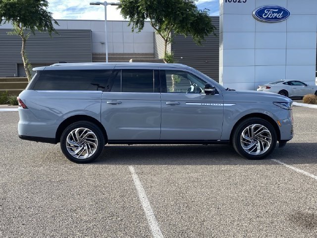 Used 2025 Lincoln Navigator L Reserve AWD/4WD image 8