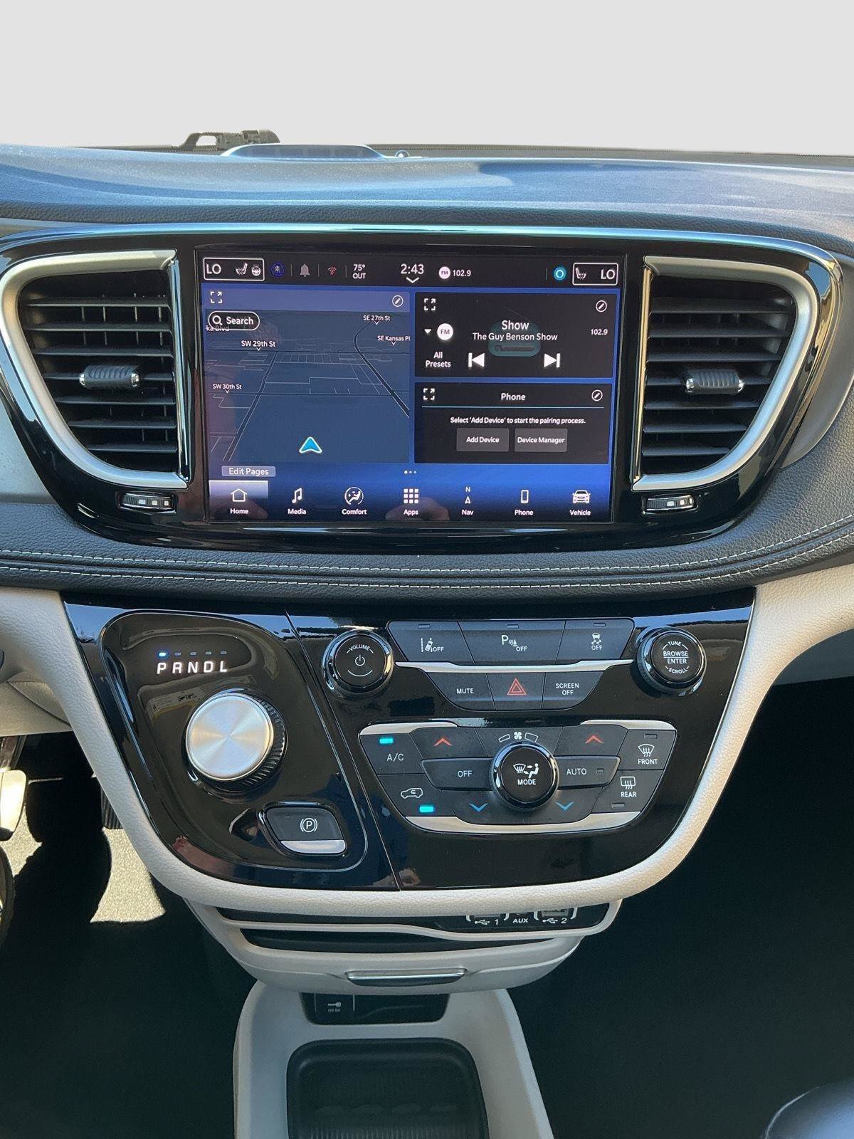 Used 2024 Chrysler Pacifica Limited FWD image 11