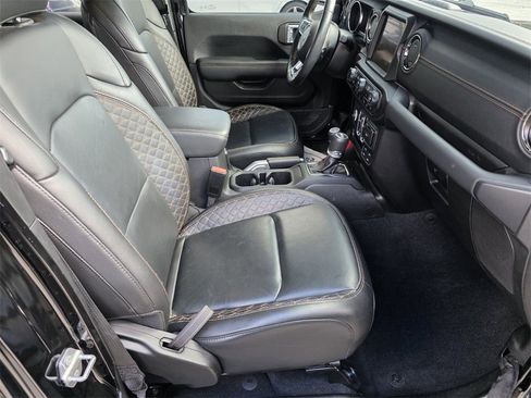 Used 2021 Jeep Wrangler Unlimited Sahara image 32