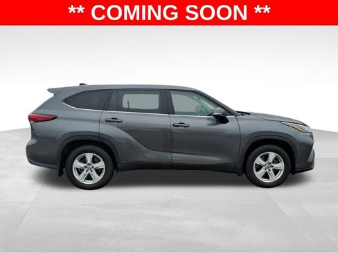 Used 2022 Toyota Highlander L image 9