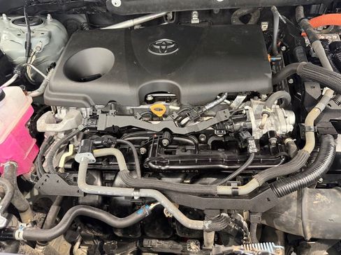 Certified 2022 Toyota RAV4 XLE Premium AWD/4WD image 34
