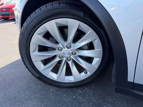 Used 2018 Tesla Model X 75D image 57