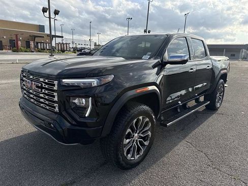 Used 2025 GMC Canyon Denali AWD/4WD image 3