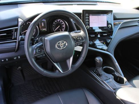 Used 2024 Toyota Camry SE image 11