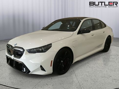 Used 2026 BMW M5 w/ Carbon Package AWD/4WD image 1