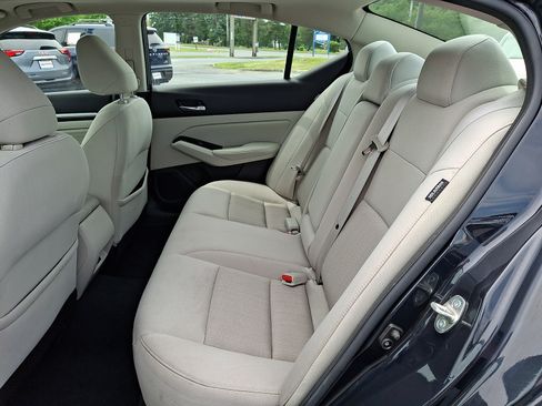 Used 2021 Nissan Altima 2.5 SV w/ SV Premium Package FWD image 10