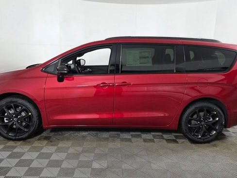 New 2026 Chrysler Pacifica Select image 4
