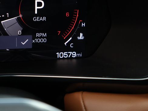 Certified 2024 GMC Canyon AT4 w/ AT4 Premium Package image 4