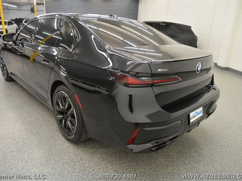 Used 2023 BMW 760i xDrive w/ Luxury Rear Seating Package AWD/4WD image 11