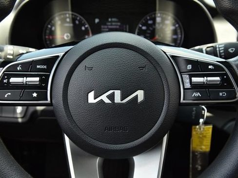 Used 2024 Kia Forte LXS w/ LXS Technology Package FWD image 17