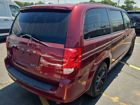 Used 2018 Dodge Grand Caravan SE FWD image 4