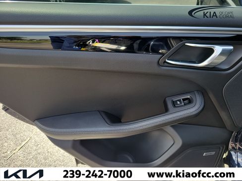 Used 2022 Porsche Macan S AWD/4WD image 14