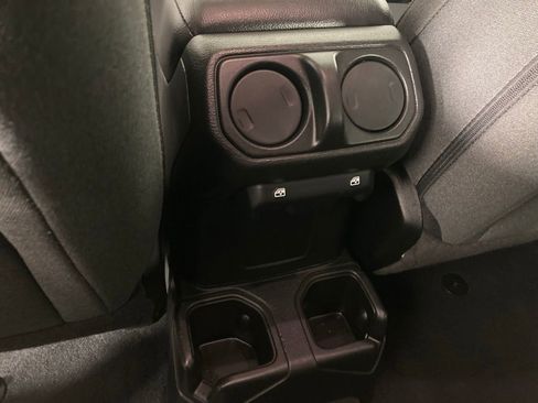 Used 2025 Jeep Wrangler Sport S image 15