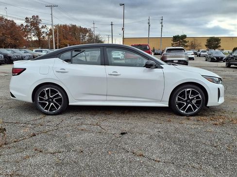 New 2025 Nissan Sentra SR w/ SR Premium Package FWD image 10