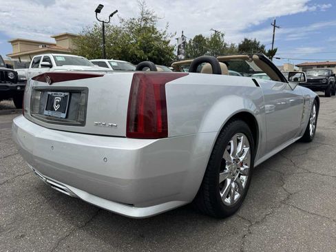 Used 2009 Cadillac XLR RWD image 12