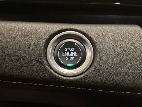 Used 2023 Cadillac Escalade Premium Luxury w/ Performance Package AWD/4WD image 33