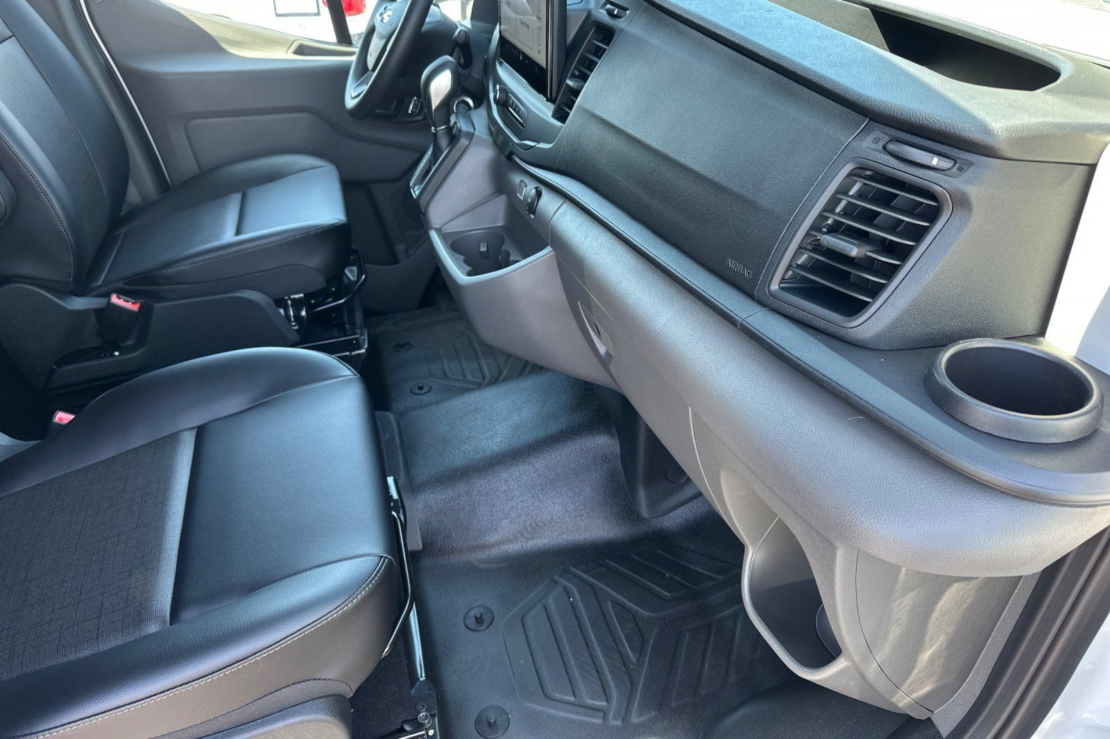New 2026 Ford Transit 250 148 Medium Roof w/ Load Area Protection Package RWD image 16