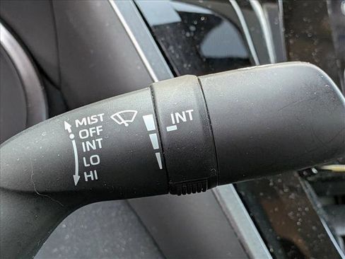 Used 2024 Toyota Camry SE image 9