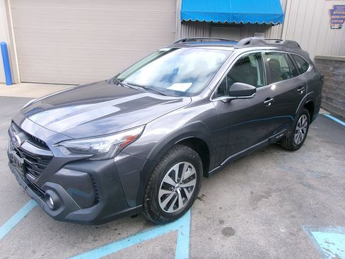 Used 2023 Subaru Outback AWD/4WD image 1