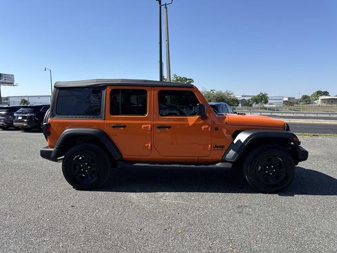 Used 2025 Jeep Wrangler Unlimited Sport AWD/4WD image 2