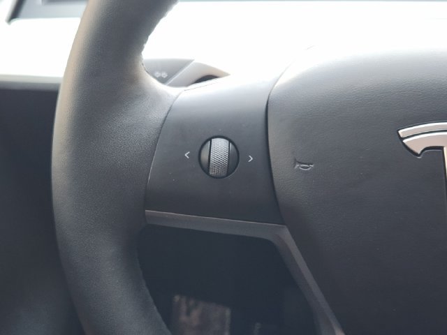 Used 2025 Tesla Model Y Long Range AWD/4WD image 33