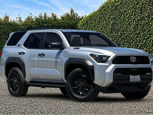 Used 2025 Toyota 4Runner TRD Off-Road Premium AWD/4WD image 2