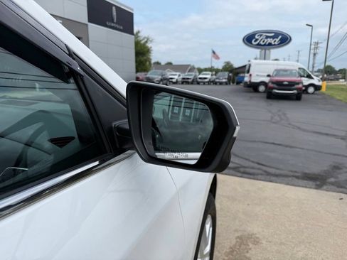Used 2024 Chevrolet Equinox LT AWD/4WD image 9