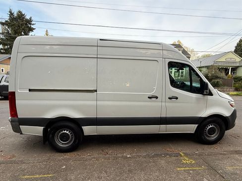Used 2021 Mercedes-Benz Sprinter 2500 image 6