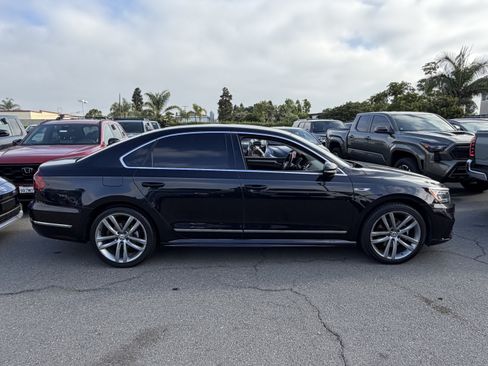 Used 2017 Volkswagen Passat 1.8T R-Line FWD image 2