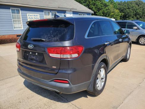 Used 2018 Kia Sorento FWD image 9