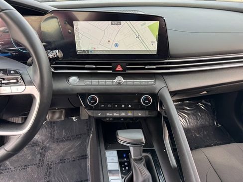 Used 2025 Hyundai Elantra SEL image 24