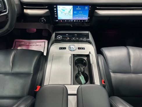 Used 2025 Lincoln Navigator Reserve image 39