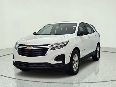 Used 2023 Chevrolet Equinox LS FWD image 2