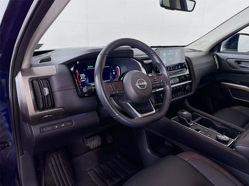Used 2025 Nissan Pathfinder Platinum AWD/4WD image 9